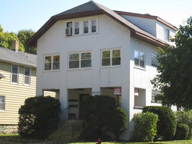 Exterior 2nd fl - 8039 White Ave