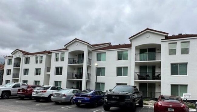 Building Photo - 811 Villa Cir