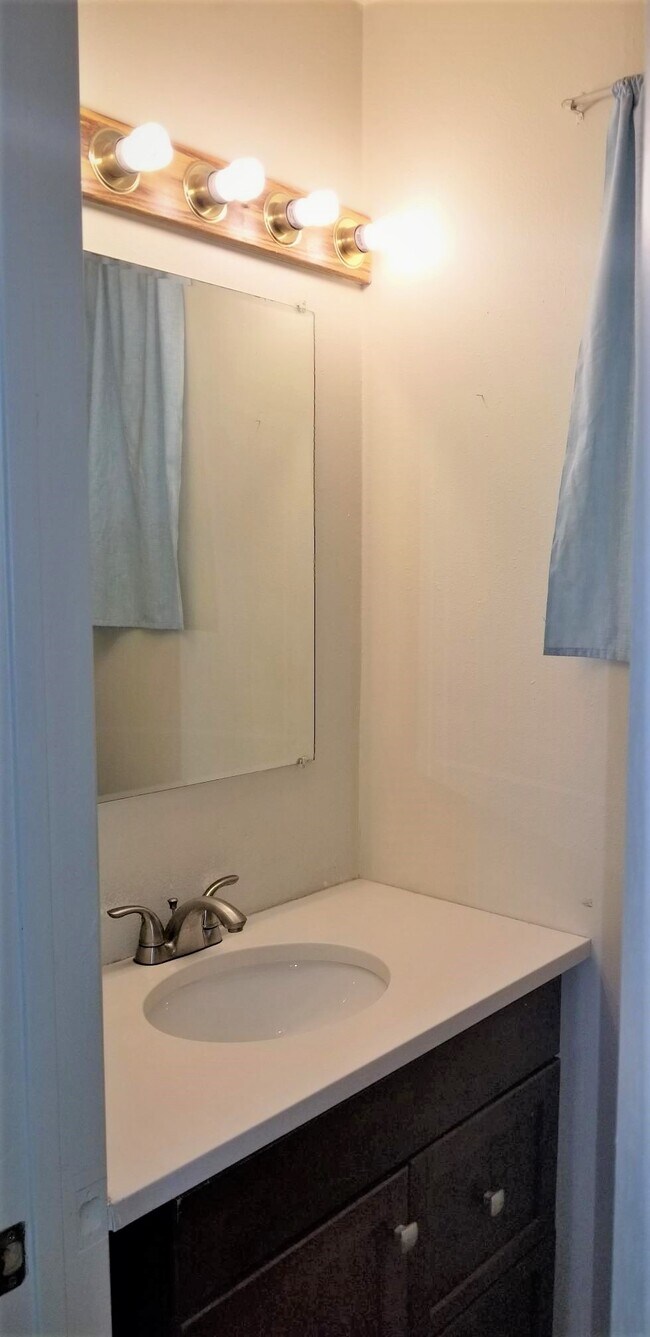 Foto del edificio - 5325 Primrose Ln