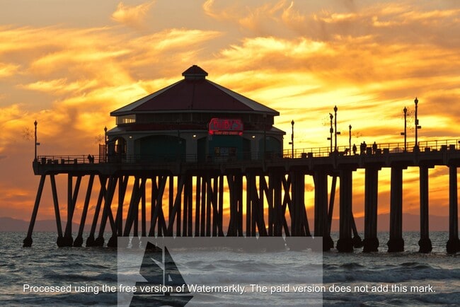 Building Photo - Great 2 Bedroom Apartment in Huntington Beach!