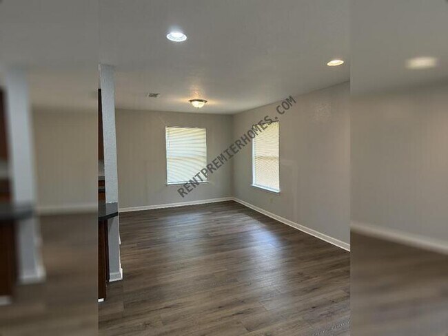 Foto del edificio - 5 Raleigh Ln