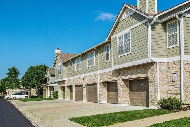 Sandstone Creek Apartments - Overland Park, KS | Apartments.com