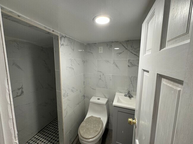 Building Photo - 1712 Rockaway Pky