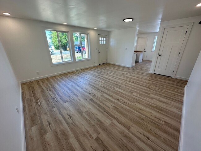 Building Photo - STATUS: UNAVAILABLE; RENTED -R293 | **MOVE...
