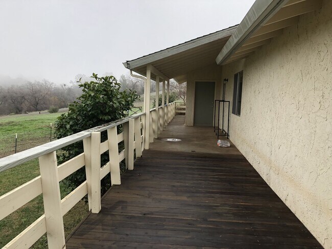 Foto del edificio - Butte Valley Horse Property 4 bed/2 bath