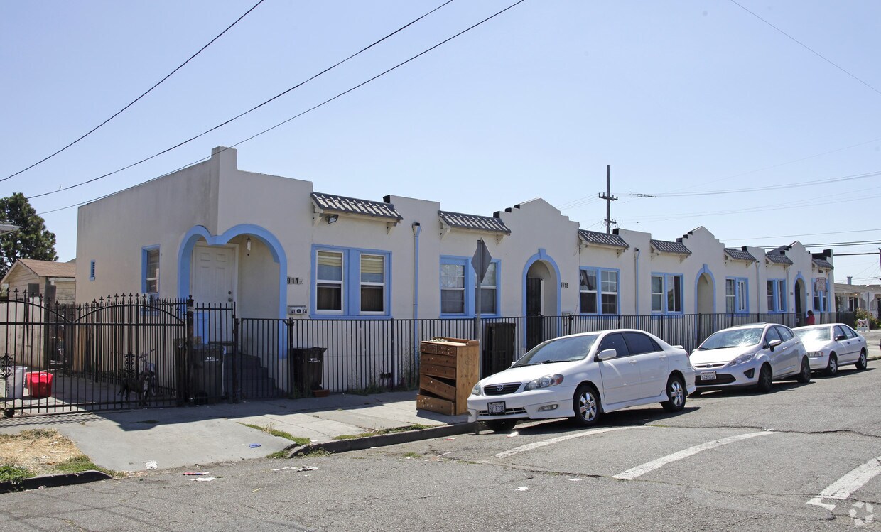 Building Photo - 9114-9126 A St