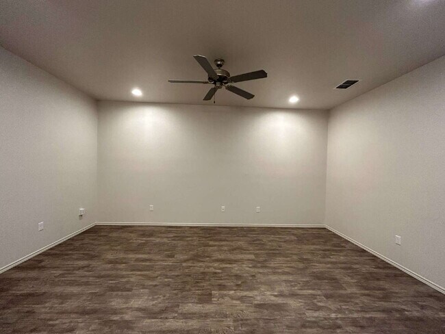 Foto del edificio - Beautiful Home Located In Stonewood Division & Minutes From Elementary!