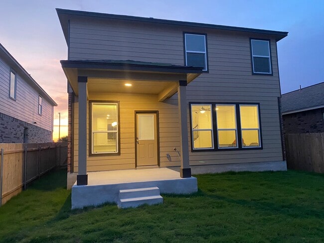 Foto del edificio - 14503 Jefferson Craig Ln