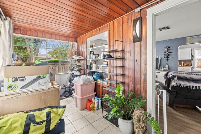 Building Photo - 2867 12th Ave N