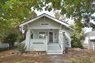 Building Photo - 586 Grove St