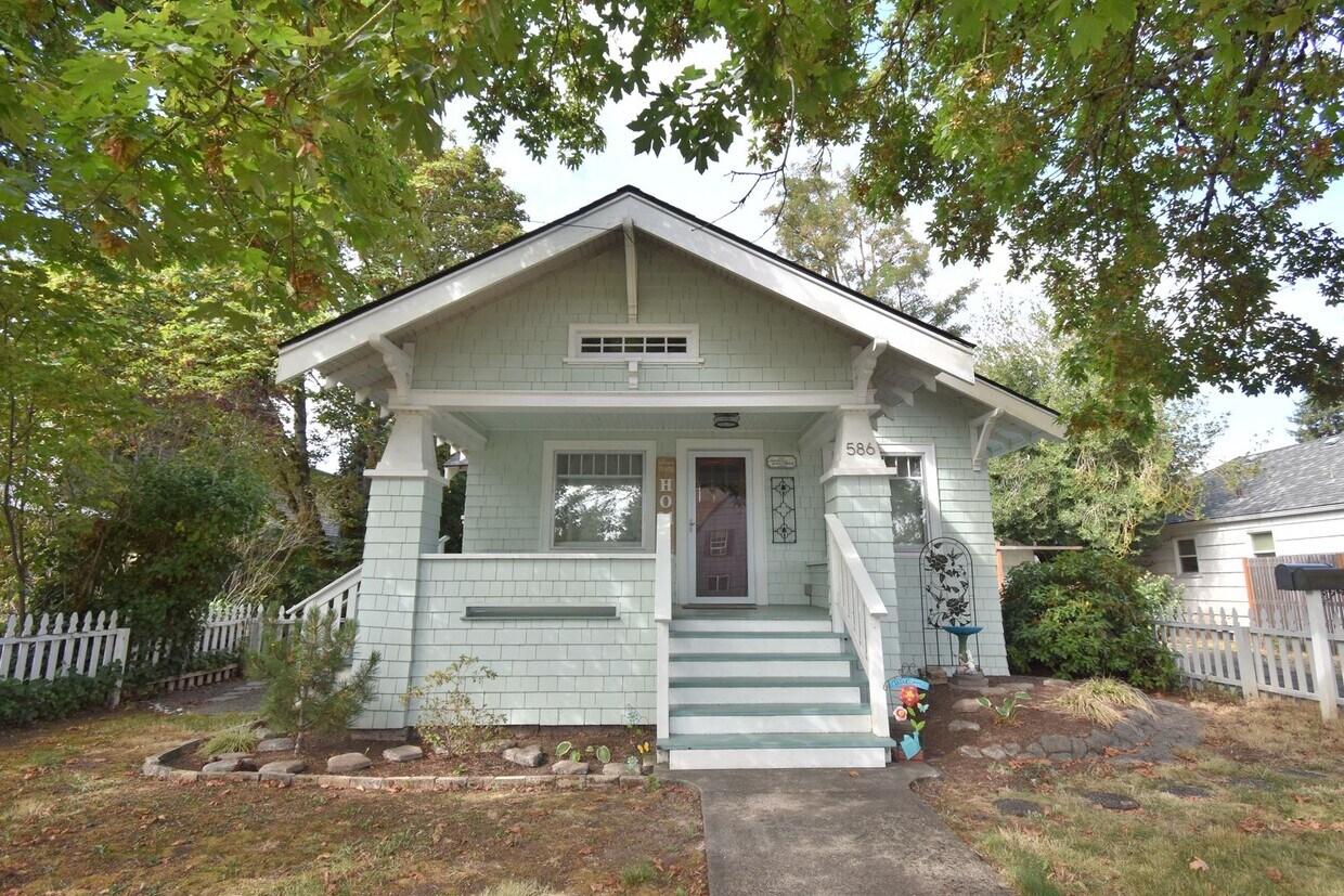 Primary Photo - Beautiful Unique Home in Downtown Lebanon!