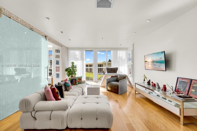 Foto del edificio - 10275 Collins Ave