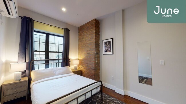 Building Photo - ROOM ONLY in 4-bed/2.0-bath Home