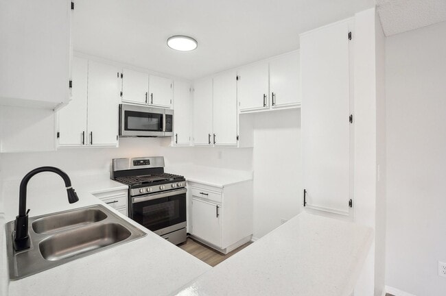 Interior Photo - 310 South Virgil Ave