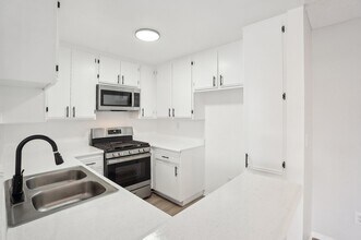 Interior Photo - 310 South Virgil Ave