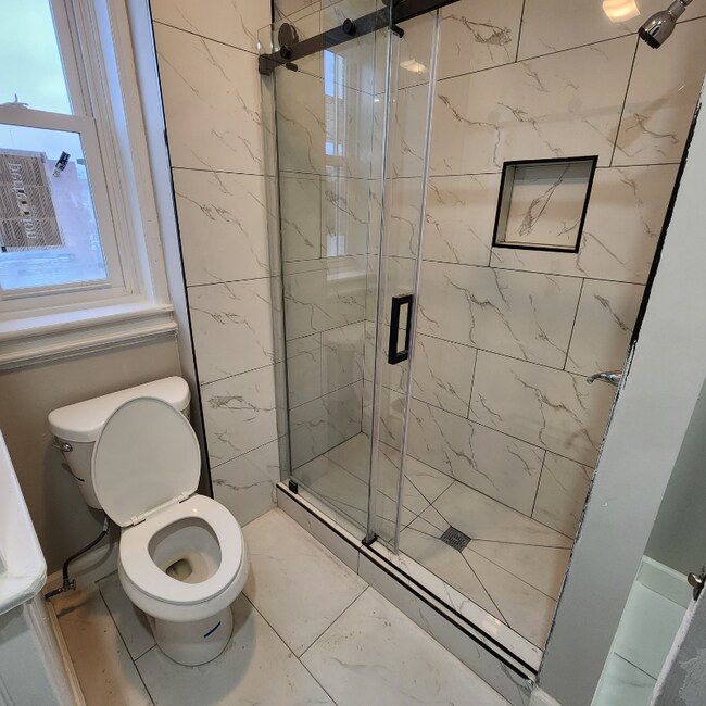 Building Photo - 2633 6th Ave