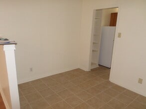 Building Photo - 1811 Poage Ave