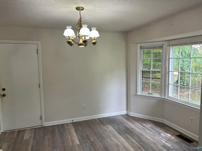 Foto del edificio - 1757 Dailey Terrace NW