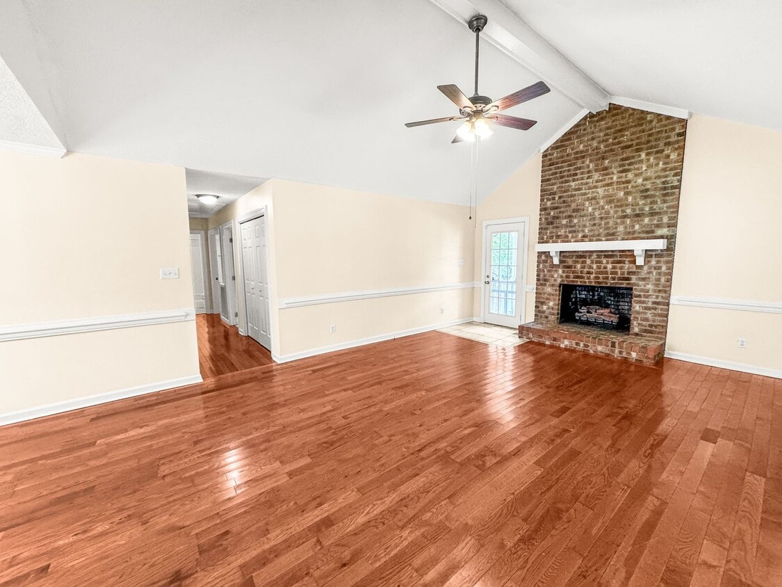 Primary Photo - Beautiful 3-BR, 2-Bath home