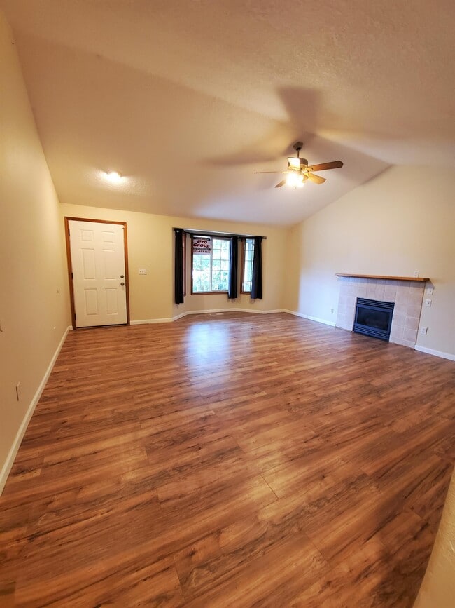 Building Photo - 1716 Hartford Dr