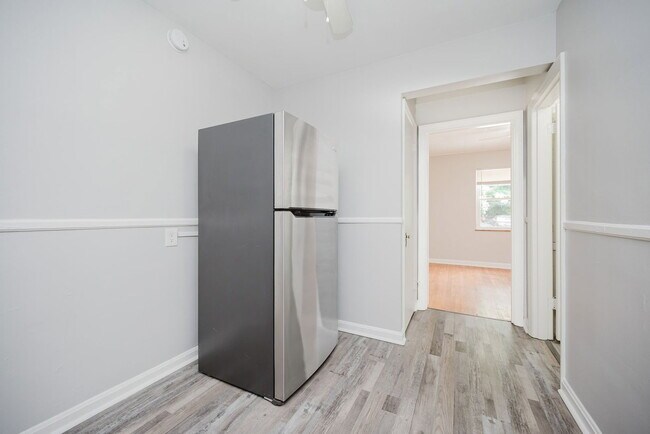 Foto del edificio - 5828 Ridge Ave