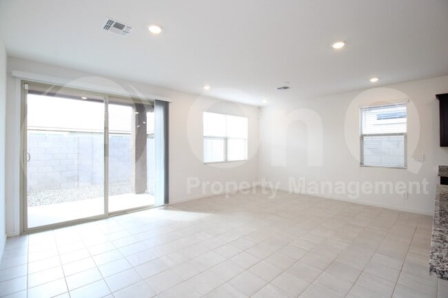 Building Photo - 16017 W Hackamore Dr
