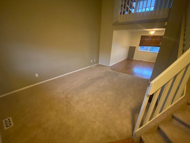 Building Photo - Lovely Parker Home!