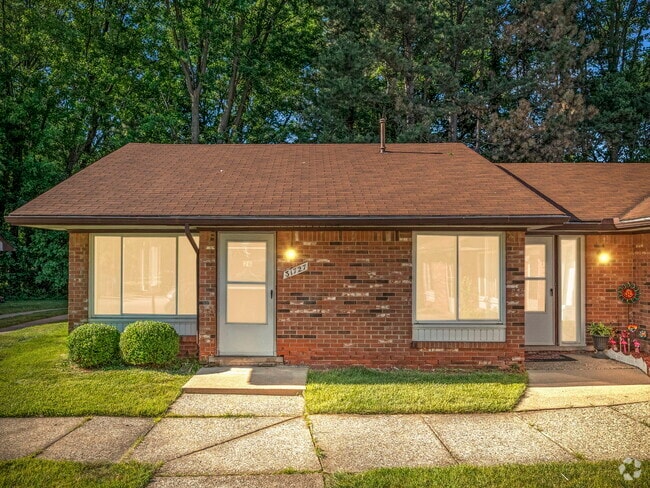 Building Photo - Masonic Estates