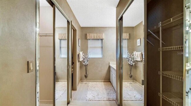 Foto del edificio - 9360 Woodbreeze Blvd
