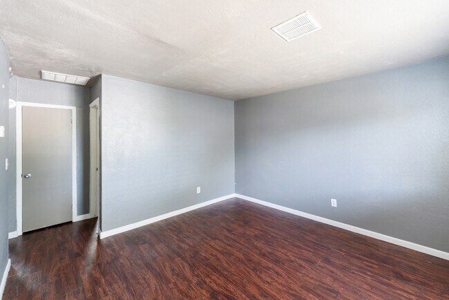 Foto del edificio - 3737 E 27th Pl