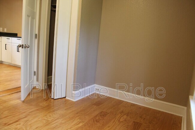 Building Photo - 205 Rumbough Pl