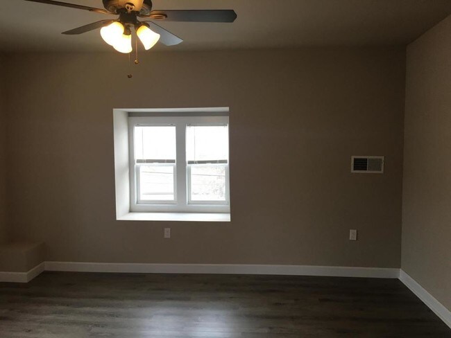 Building Photo - 1054 N. George St., 2nd Floor