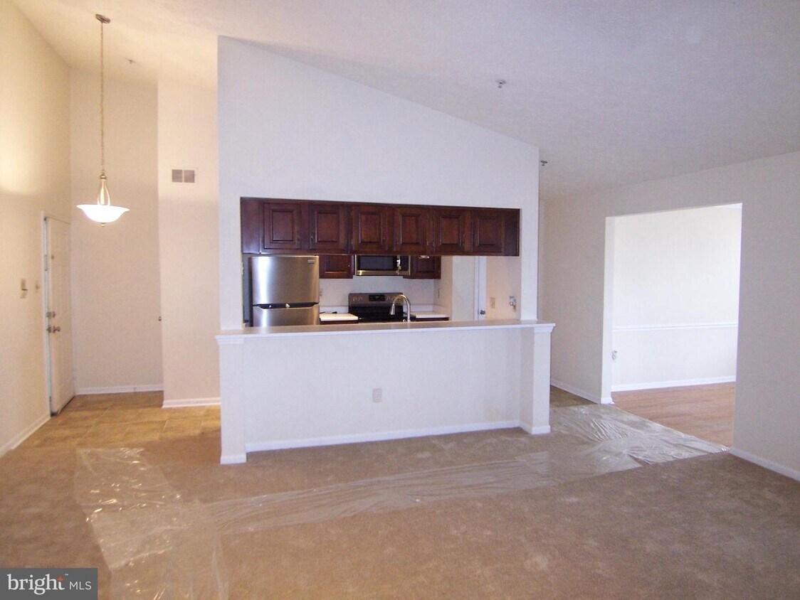 904 Cedar Crest Ct Unit L, Edgewood, MD 21040 Room for Rent in