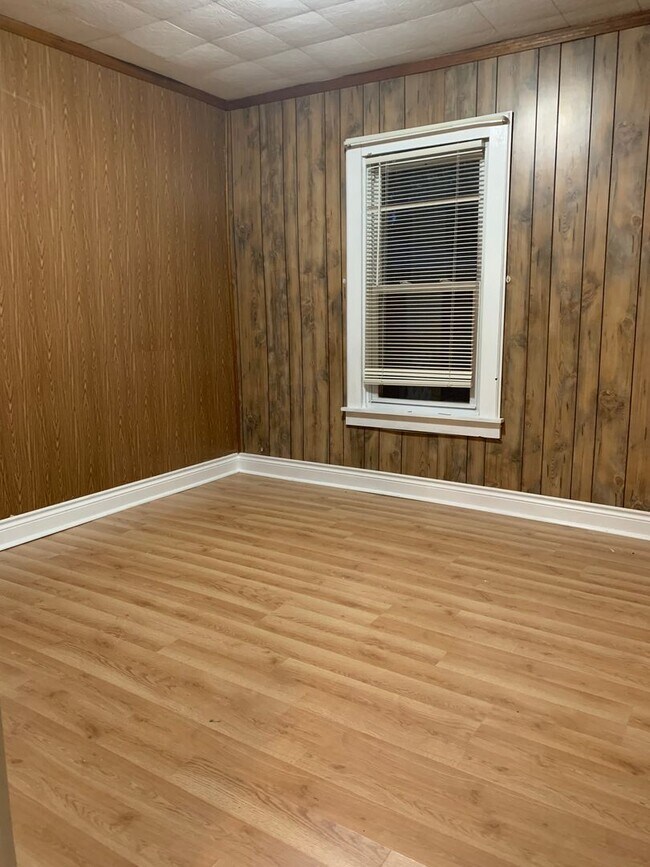 Building Photo - 2 Bedroom Ranch in Calumet City, IL $1300