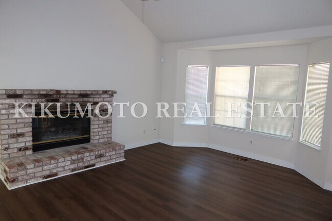Foto del edificio - 3 Bedrooms, 2 1/2 Baths Half-plex in the P...