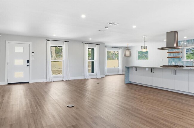 Building Photo - 6103 Cherrylawn Cir