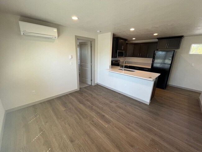 Foto del edificio - 1 Bed/1 Bath ADU on Bend's Eastside - Cessna Drive