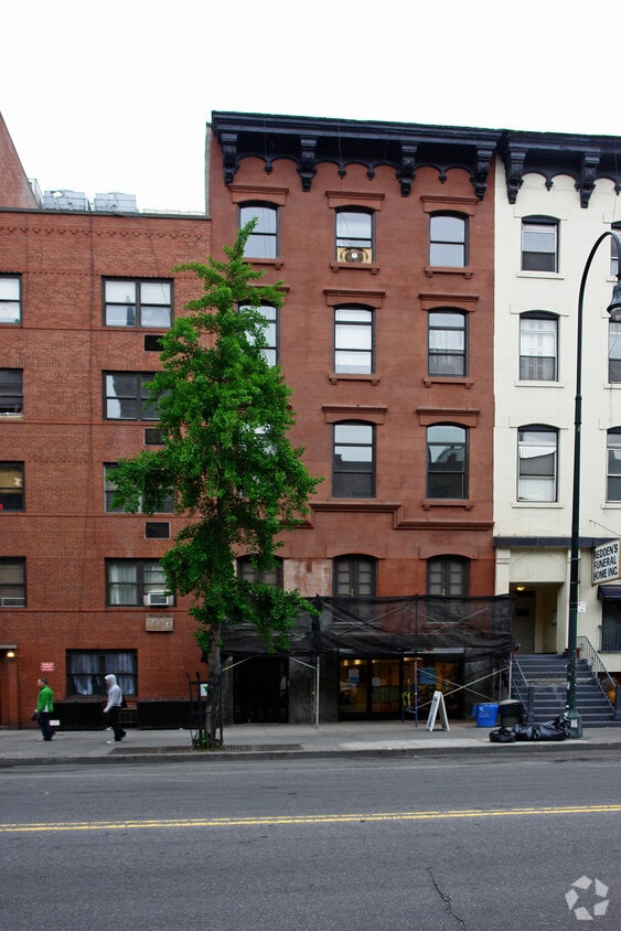 Building Photo - 327 W 14th St