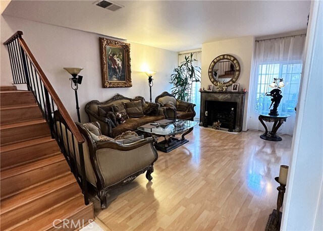 Foto del edificio - 7615 Glade Ave