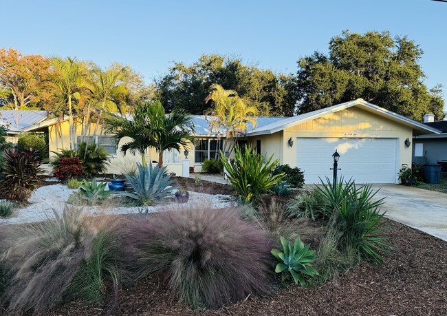 Building Photo - 245 Bel Forest Dr