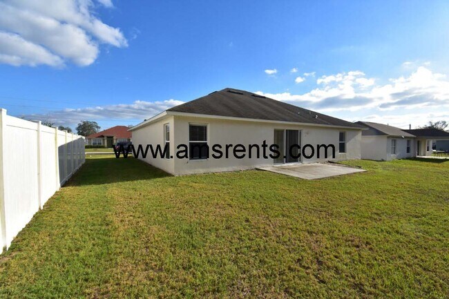 Foto del edificio - Spacious 3 bedroom 2 bath in Poinciana