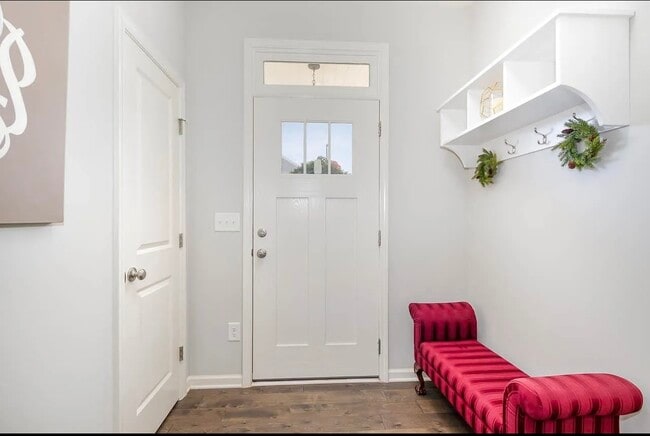 Building Photo - 206 Churment Ct