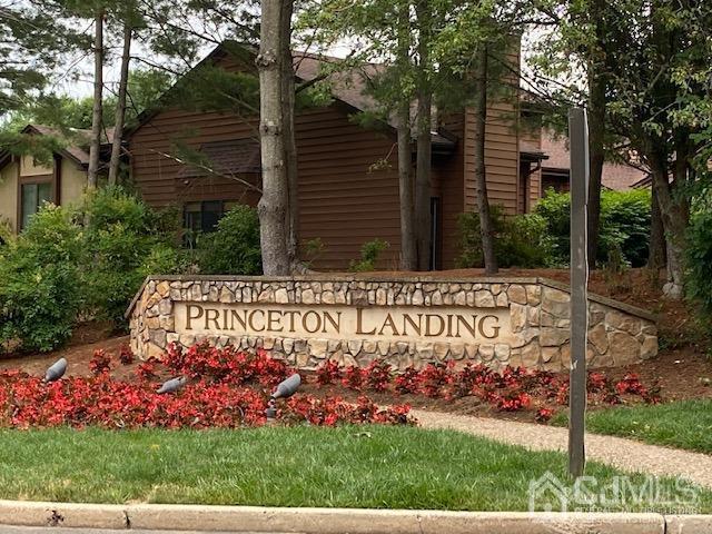 Foto principal - 3229 Sayre Dr