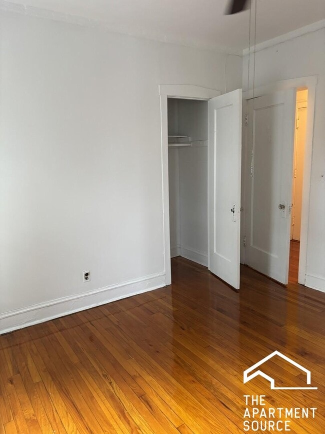 Building Photo - 1218 W North Shore Ave