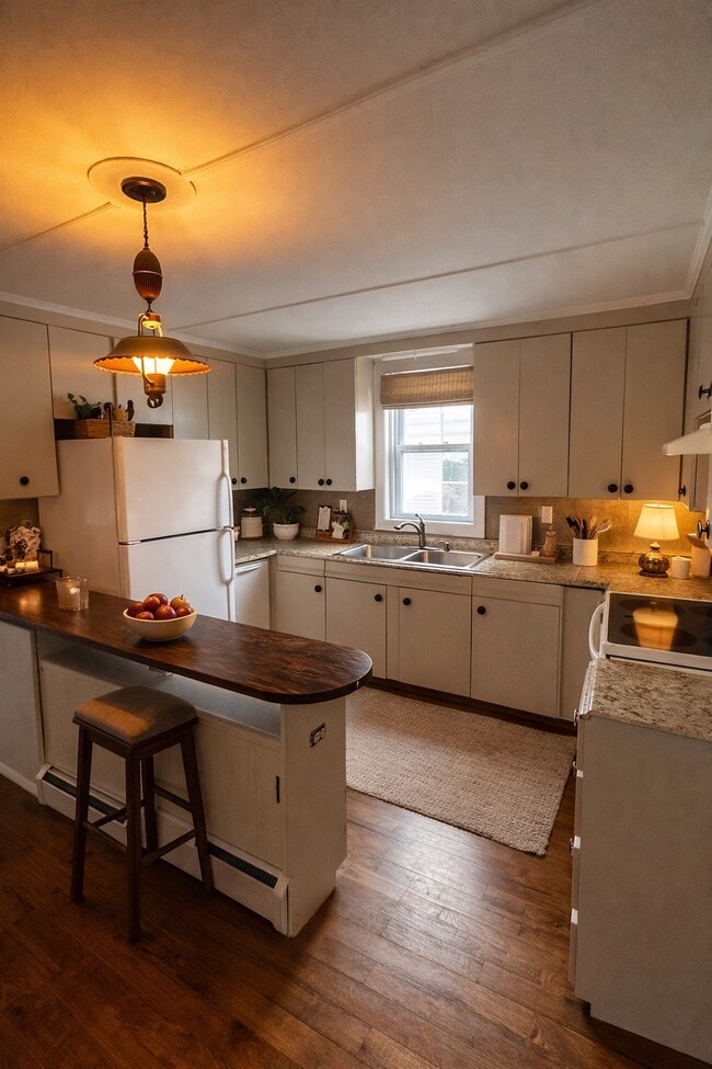 Building Photo - 184 Ocean Ave W