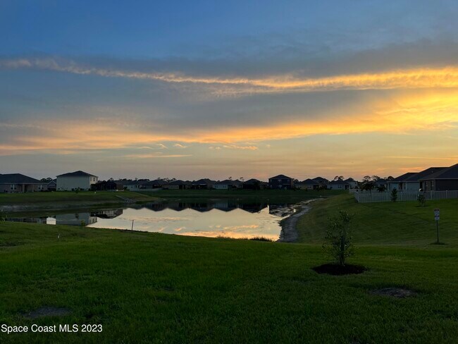 Foto del edificio - 388 Guinevere Dr SW