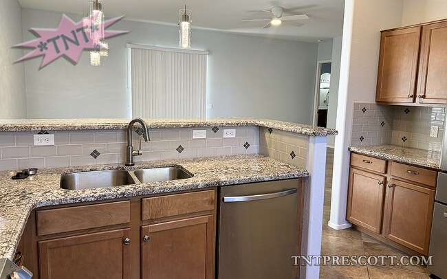Building Photo - Home in Granville HOA