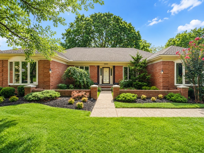 Photo - Spacious Walkout in Desirable Location! House
