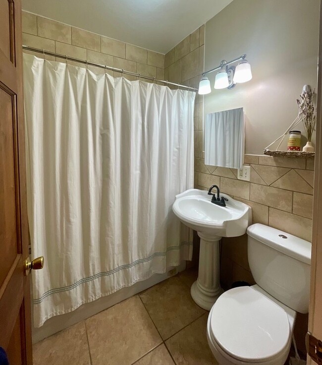 Building Photo - 300 Milburn Dr