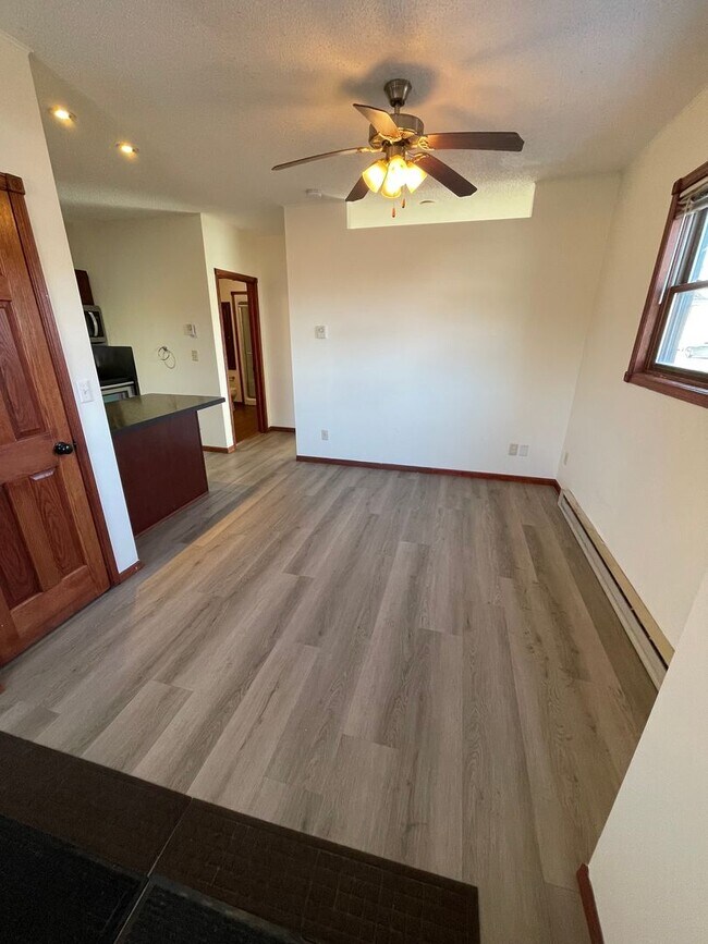 Foto del edificio - 1511-1513 Logan Ave